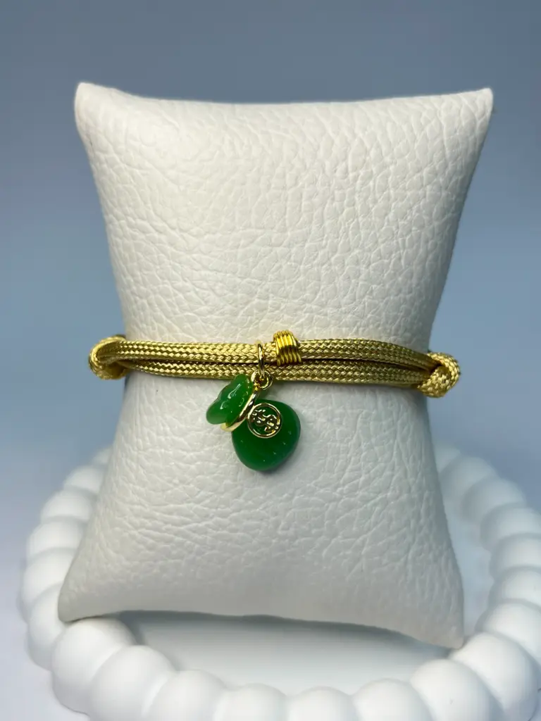 [ZIBA-036] Pulsera Dorada con Dije Blanco de Suerte