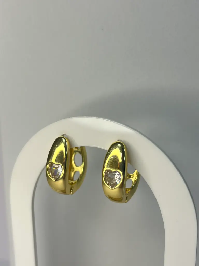 [ZIBA-040] ZARCILLOS DORADOS CON CORAZONES