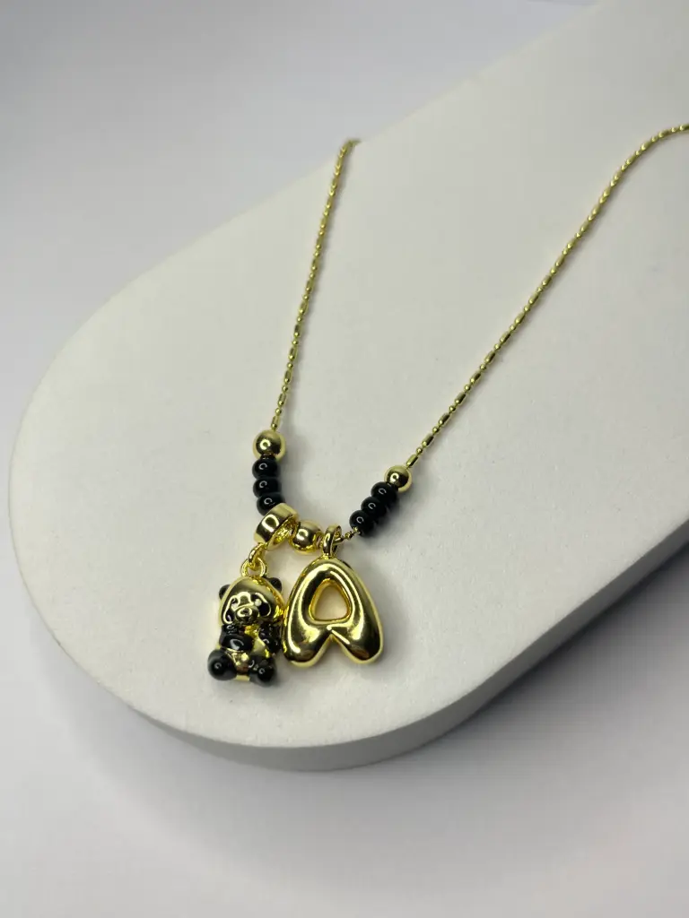 Collar Dorado con Dije Corazón Moderno