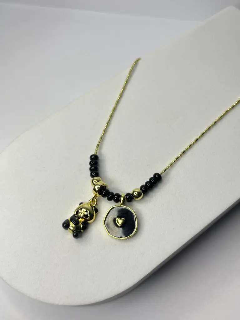 [ZIBA-011] Collar Corazón Negro con Cuentas