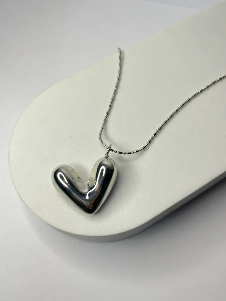 [ZIBA-014] Collar Plateado con Corazón Grabado